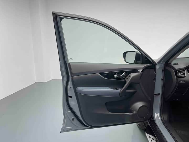 Nissan X-Trail 2025 2025款 荣誉 2.0L 两驱领先版