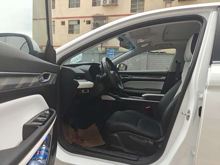 Geely Emgrand L 2022 2022款 1.4T CVT旗舰型