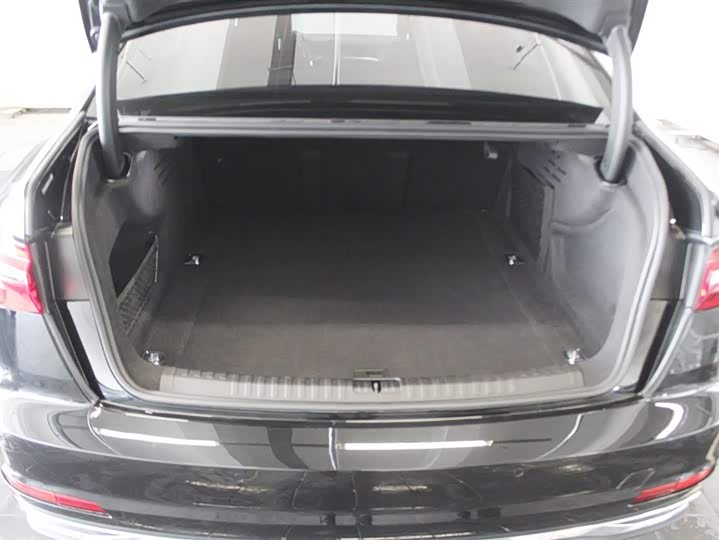 Фото 7 - Audi A6L
