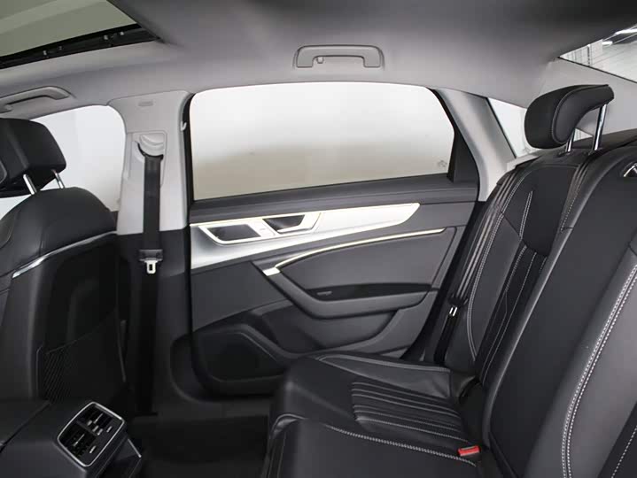 Фото 8 - Audi A6L