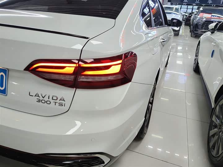 Фото 8 - Volkswagen Lavida