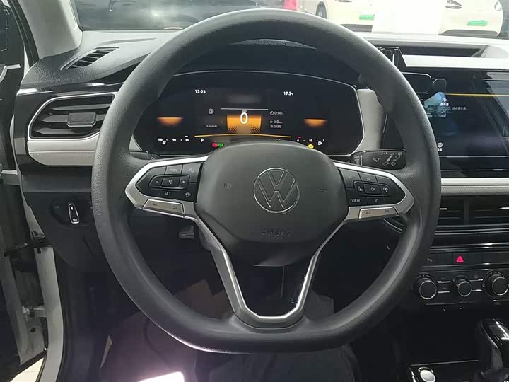Volkswagen Tharu 2025 2025款 新锐 1.5L 锐意版