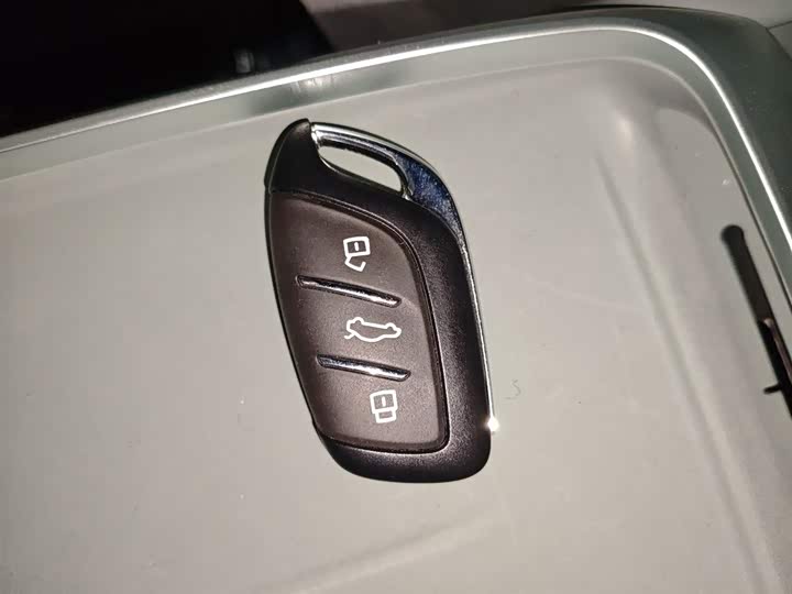 Roewe D6 2025 2025款 450km 尊享版
