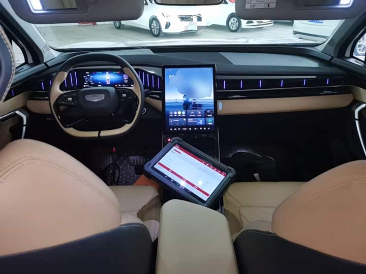 Zdjęcie 6 - Geely Atlas L