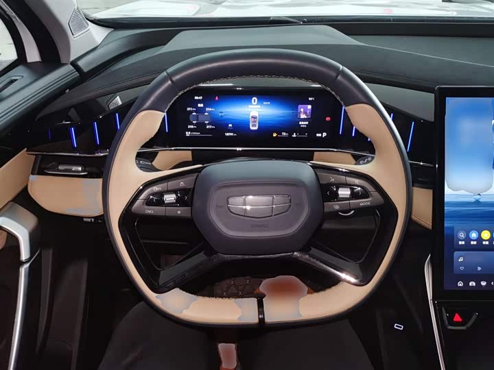 Zdjęcie 7 - Geely Atlas L
