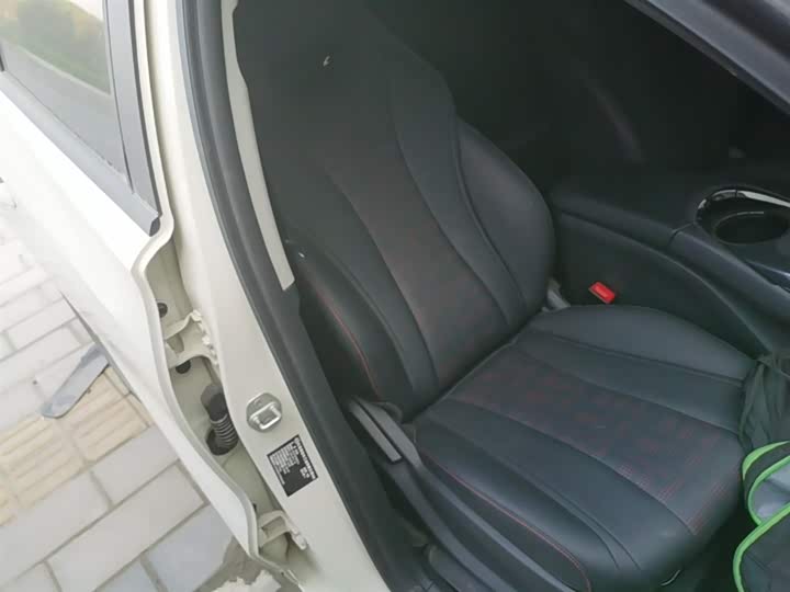 2023 BYD E2