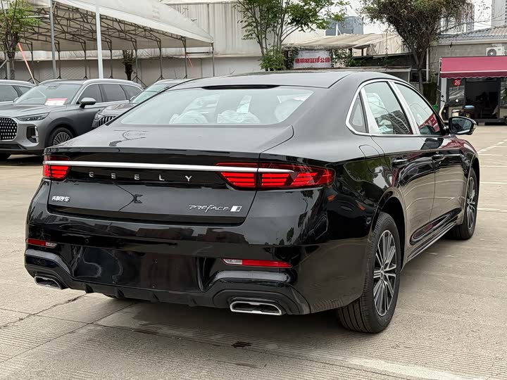 Фото 7 - Geely Preface