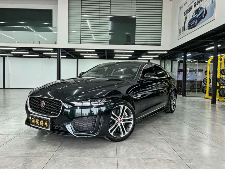 Фото 1 - Jaguar XE L