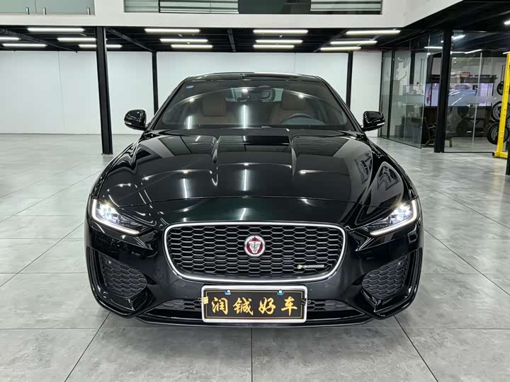 Фото 2 - Jaguar XE L
