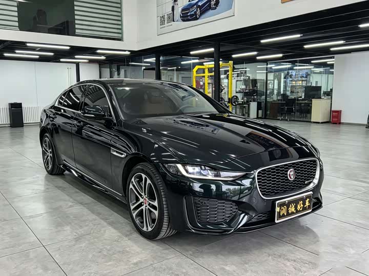 Фото 3 - Jaguar XE L