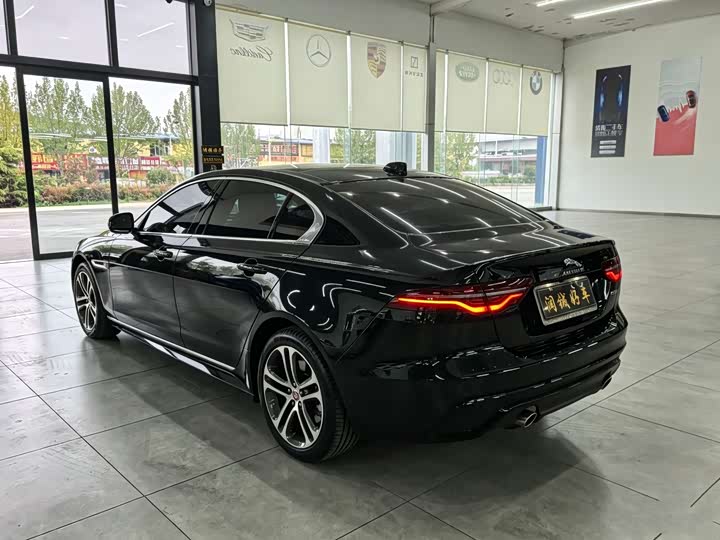 Фото 6 - Jaguar XE L