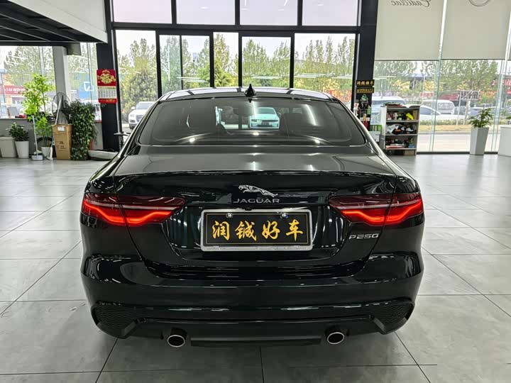 Фото 7 - Jaguar XE L