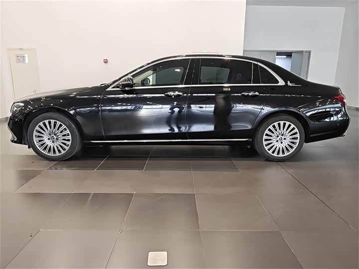 Фото 2 - Mercedes-Benz E-Class