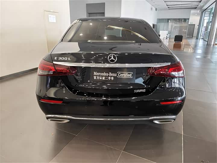 Фото 4 - Mercedes-Benz E-Class