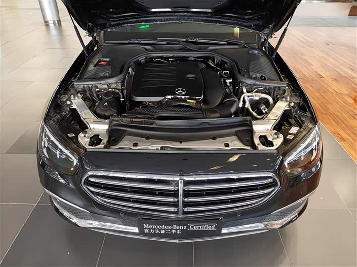 Фото 5 - Mercedes-Benz E-Class