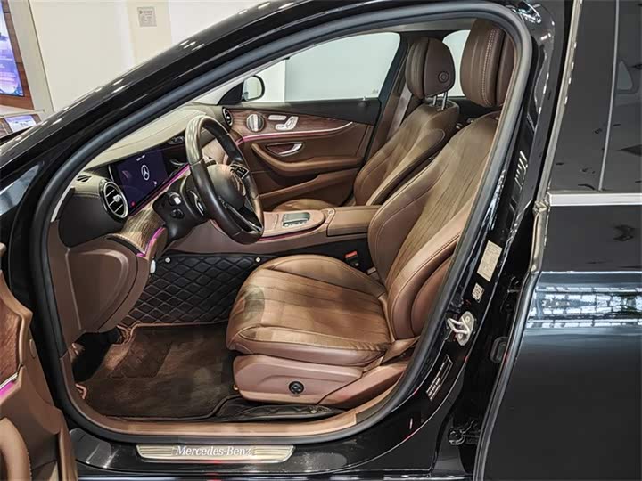 Фото 7 - Mercedes-Benz E-Class