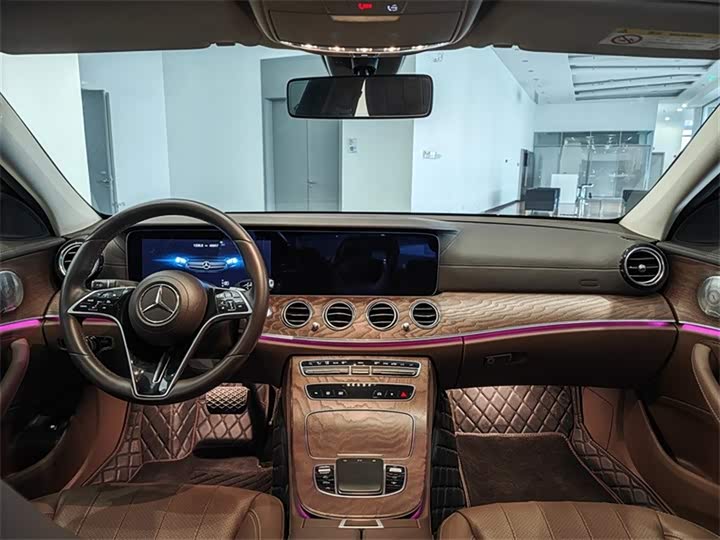 Фото 9 - Mercedes-Benz E-Class