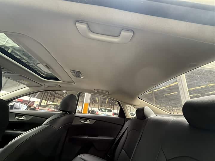 Photo 9 - Kia K3