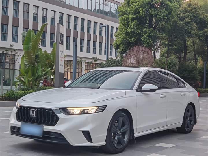 Фото 2 - Honda Inspire
