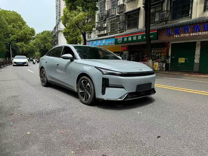 Geely Galaxy L6 2025 2025款 EM-i 140km 远航版