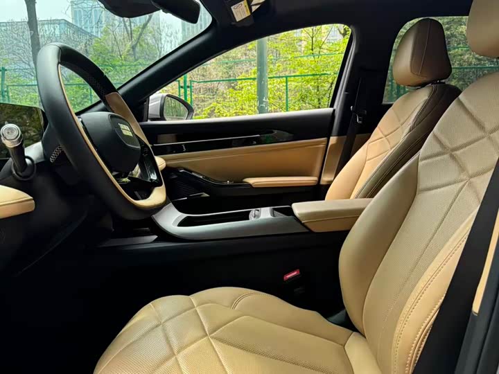 Geely Galaxy L6 2025 2025款 EM-i 140km 远航版