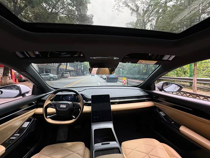 Geely Galaxy L6 2025 2025款 EM-i 140km 远航版