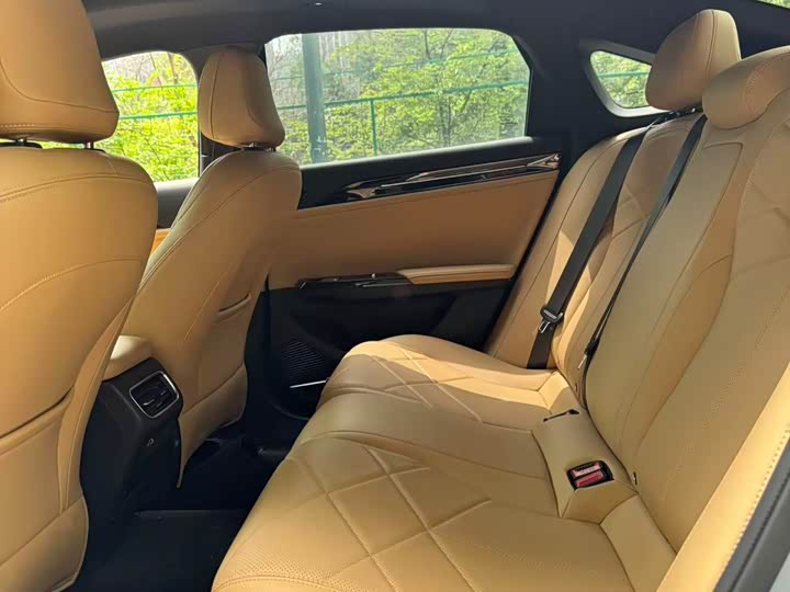 Geely Galaxy L6 2025 2025款 EM-i 140km 远航版
