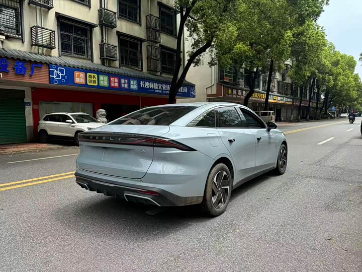 Geely Galaxy L6 2025 2025款 EM-i 140km 远航版