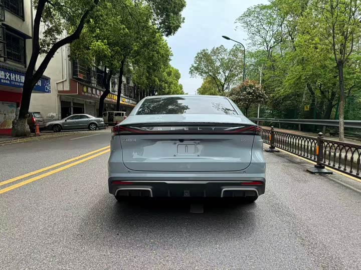 Geely Galaxy L6 2025 2025款 EM-i 140km 远航版