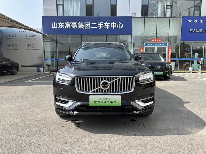 Photo 2 - Volvo XC90 Hybrid