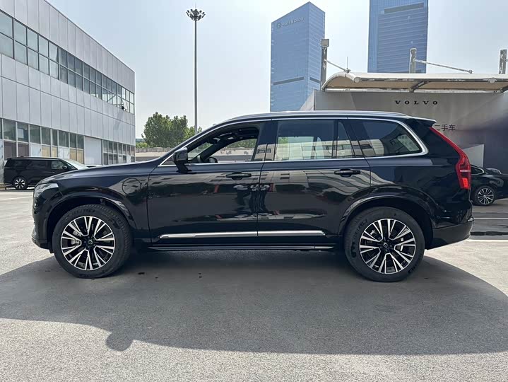 Photo 4 - Volvo XC90 Hybrid