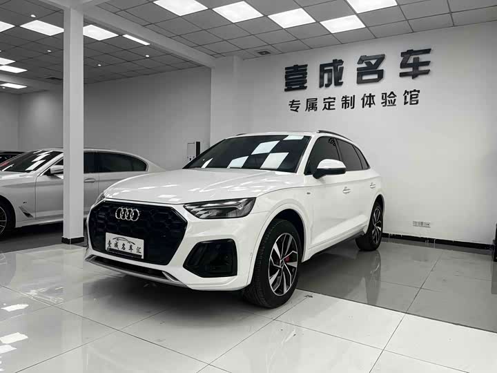 Фото 1 - Audi Q5L