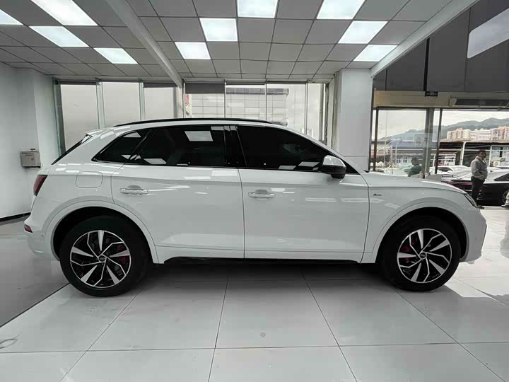 Фото 7 - Audi Q5L
