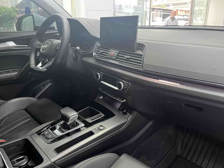 Фото 8 - Audi Q5L