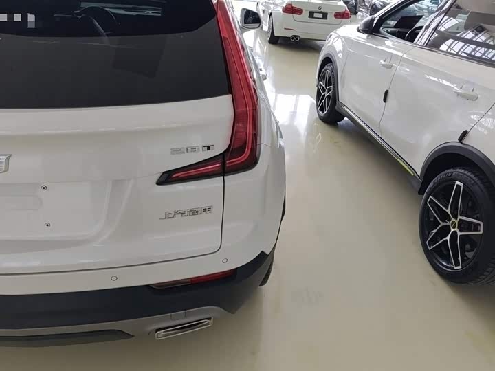 Фото 8 - Cadillac XT4