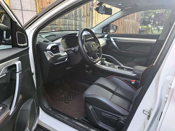 Фото 3 - Geely Coolray