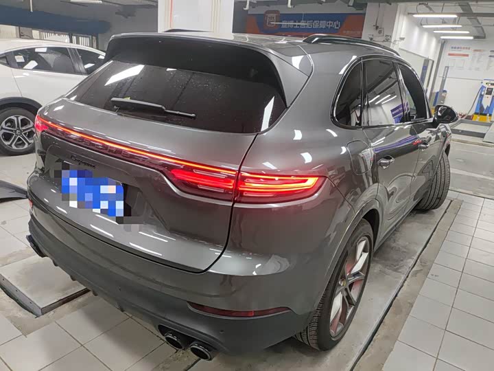 Photo 2 - Porsche Cayenne