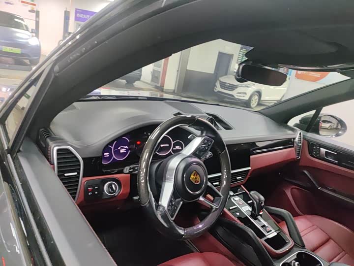 Photo 3 - Porsche Cayenne