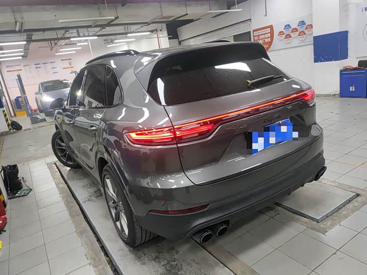 Photo 6 - Porsche Cayenne
