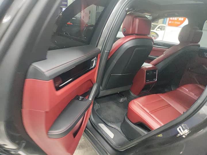 Photo 8 - Porsche Cayenne