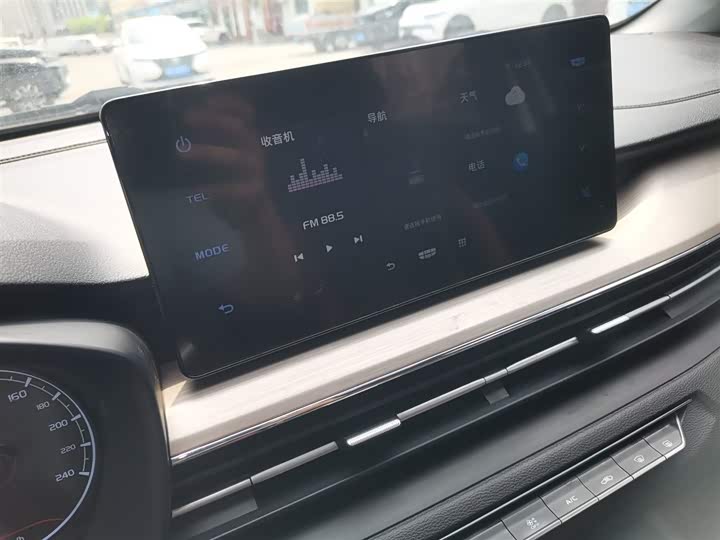 Фото 9 - Geely Vision X3