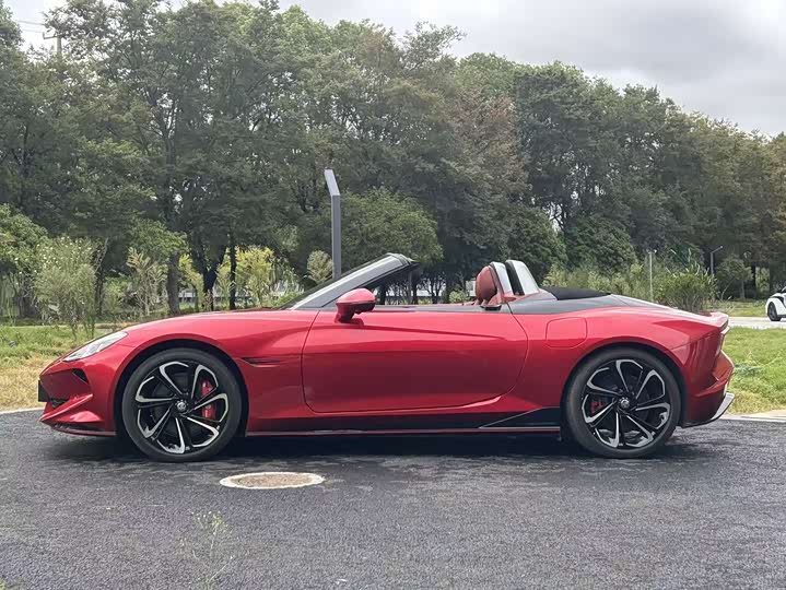 MG Motor Cyberster 2024 2024款 520km 传奇四驱版