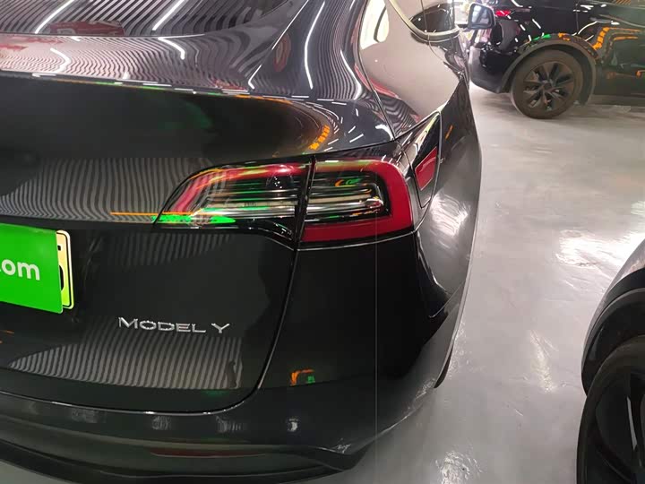 Фото 8 - Tesla Model Y