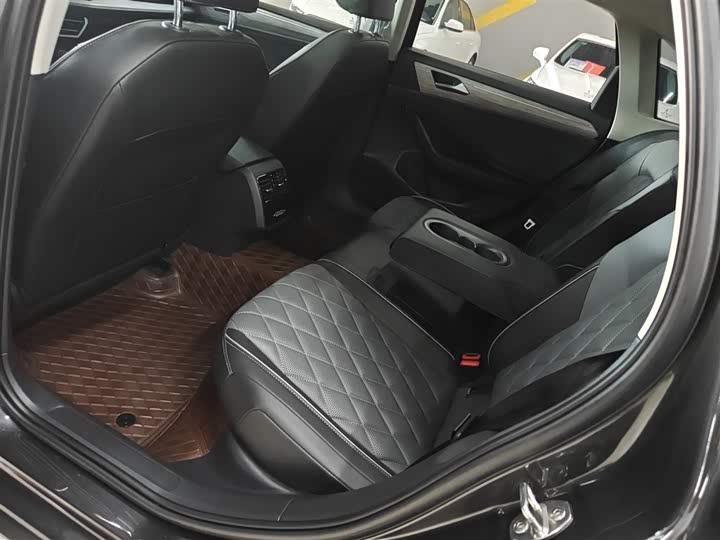 Фото 9 - Volkswagen Sagitar L