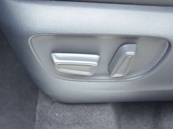 Toyota Crown Kluger 2026 2026款 2.5L HEV四驱尊贵版