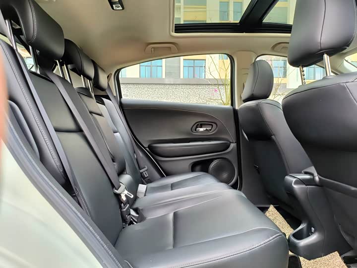 Фото 9 - Honda Vezel