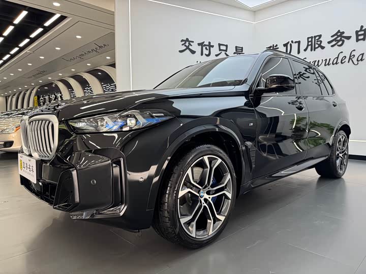 BMW X5 2026 2026款 xDrive 40Li M运动曜夜套装