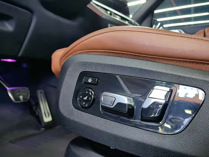 Фото 9 - BMW X7