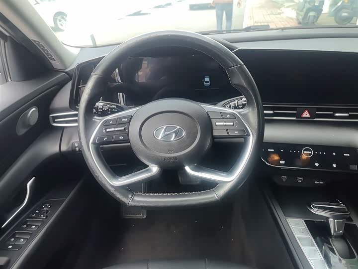 Zdjęcie 7 - Hyundai Elantra N line