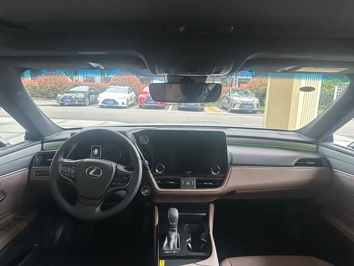 Photo 6 - Lexus ES